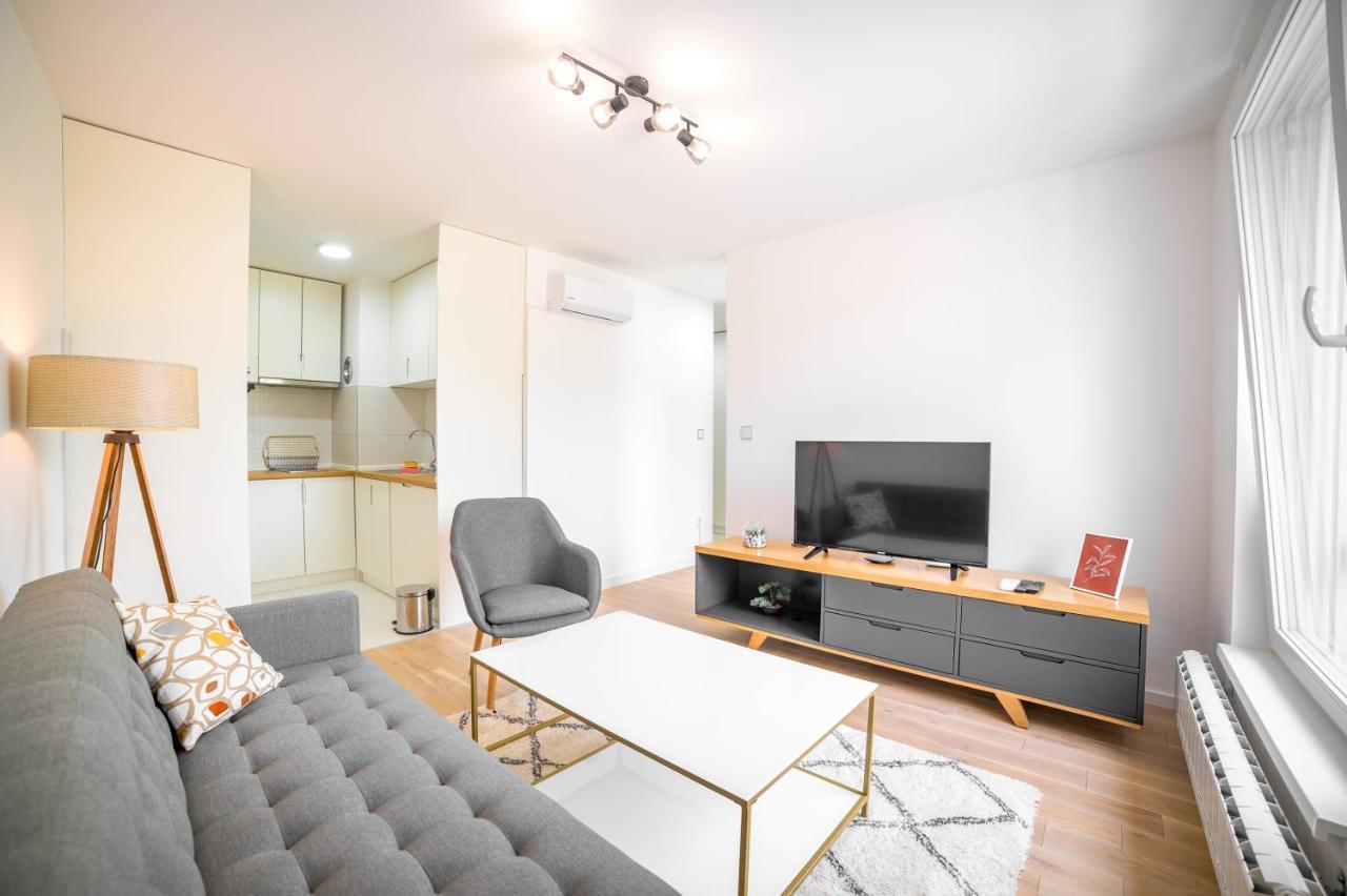 Sun Square Apartments ทูซลา ภายนอก รูปภาพ
