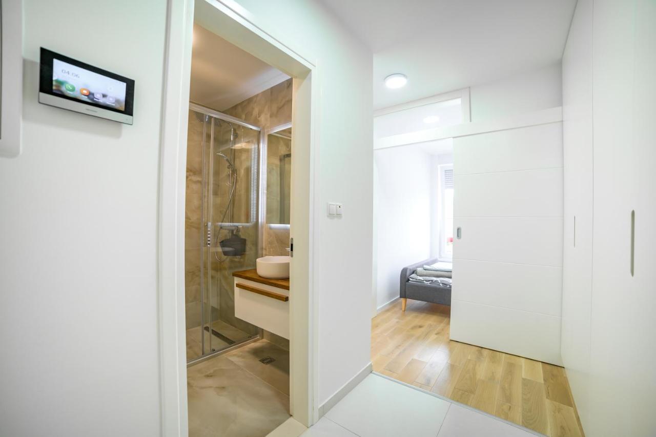 Sun Square Apartments ทูซลา ภายนอก รูปภาพ