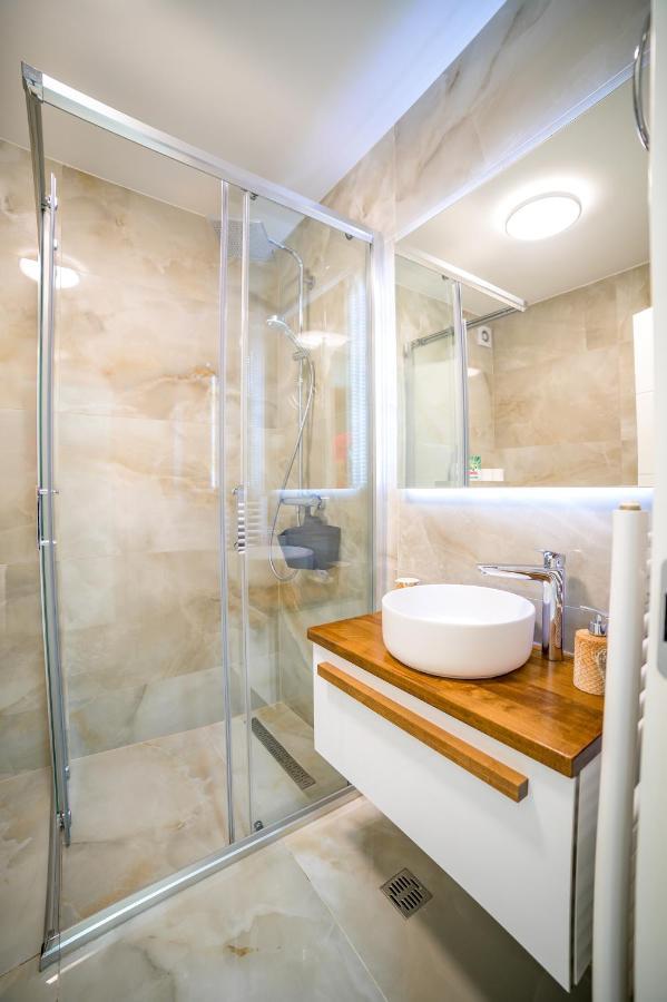 Sun Square Apartments ทูซลา ภายนอก รูปภาพ