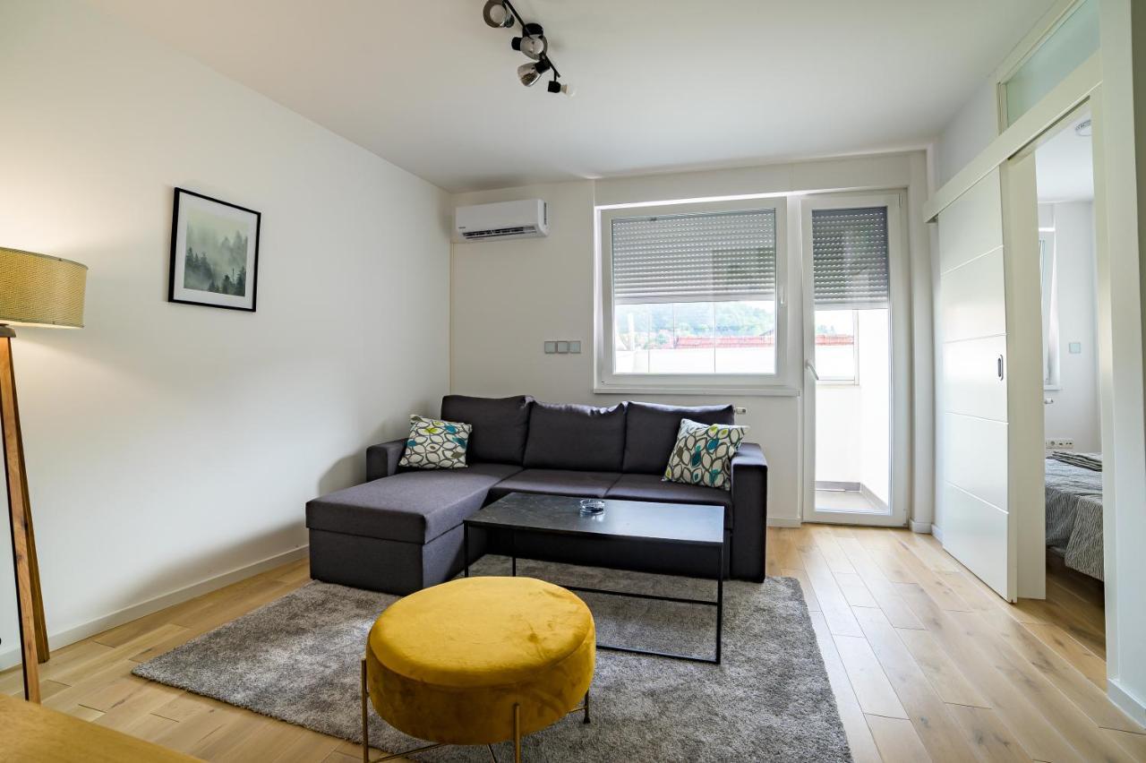 Sun Square Apartments ทูซลา ภายนอก รูปภาพ