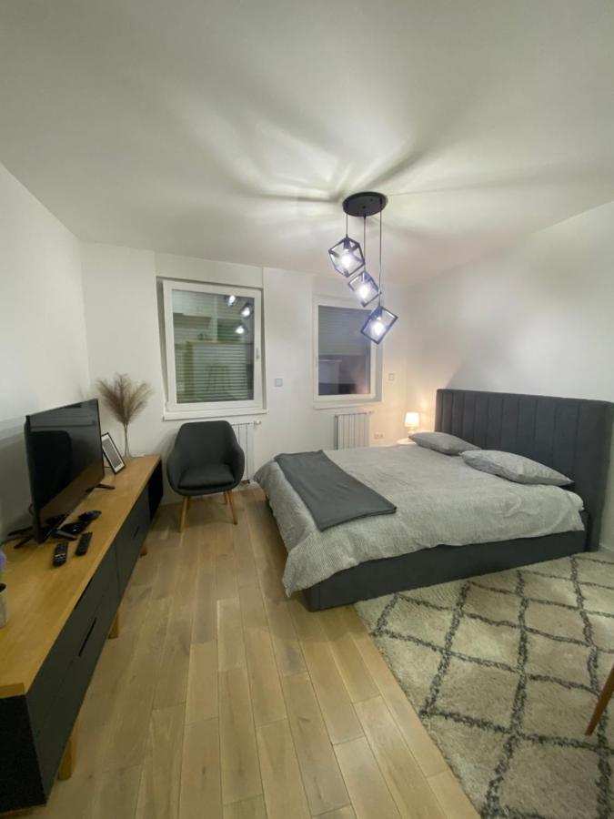 Sun Square Apartments ทูซลา ภายนอก รูปภาพ
